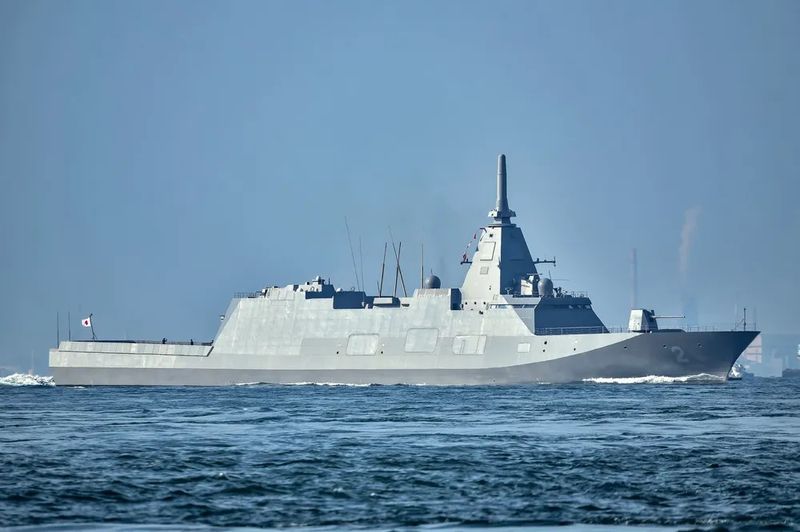 호주의 차세대 다목적 호위함(SEA 3000) 사업 규모는 약 100억~200억 호주 달러(약 10조6000억~21조2000억 원)다. 총 11척 중 초도 3척은 일본 미쓰비시 중공업에서 건조(2029년 인도), 8척은 서호주 헨더슨 조선소에서건조할 계획이다. 사업 규모가 유동적인 이유는 현지 인프라 재개발 및 기술 이전 비용이 포함돼 있어서다. 모가미급 호위함 2번함인 쿠마노함. 일본 해상자위대 제공