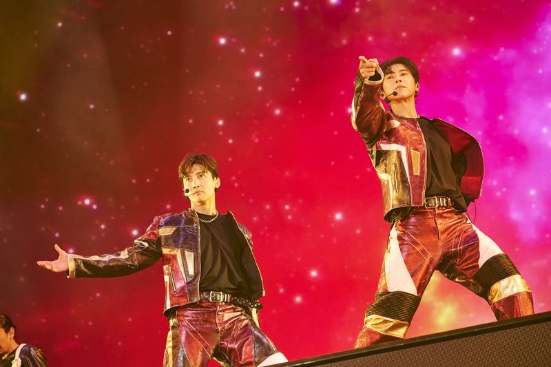 동방신기&middot;에스파, '황금주말' 닛산&middot;도쿄돔 동시 장악…SM 'K-팝 日 한류' 25년 증명