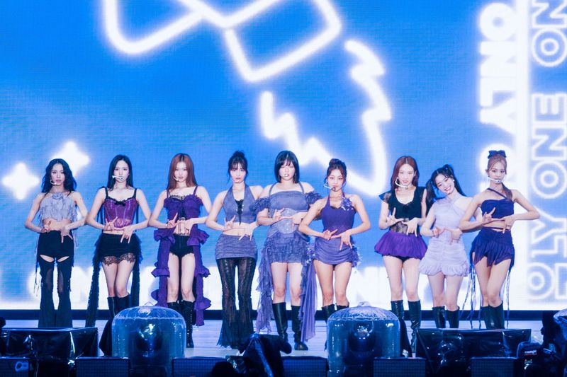 동방신기&middot;트와이스&middot;에스파, 2&middot;3&middot;4세대 동시 출격…K-팝 日 황금주말 40만 관객 동원