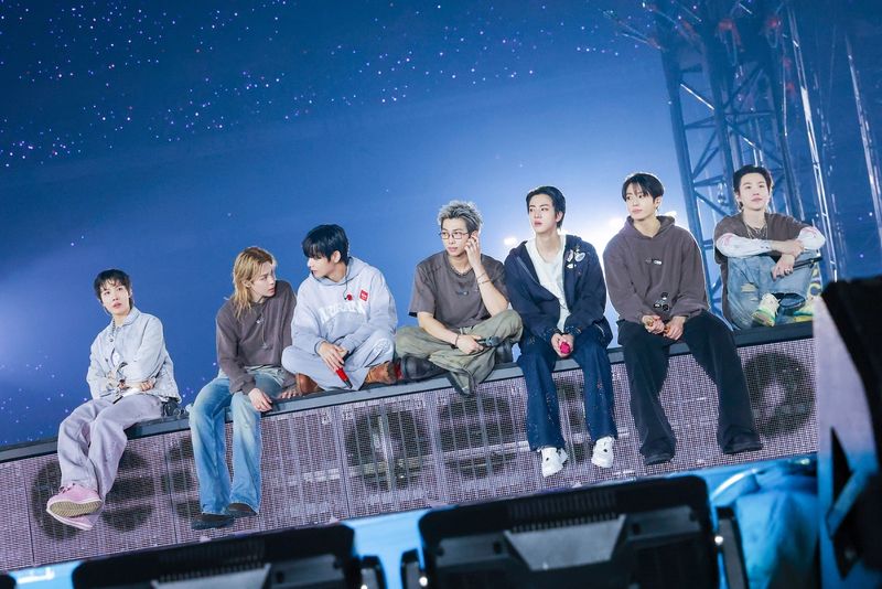 동방신기&middot;트와이스&middot;에스파, 2&middot;3&middot;4세대 동시 출격…K-팝 日 황금주말 40만 관객 동원