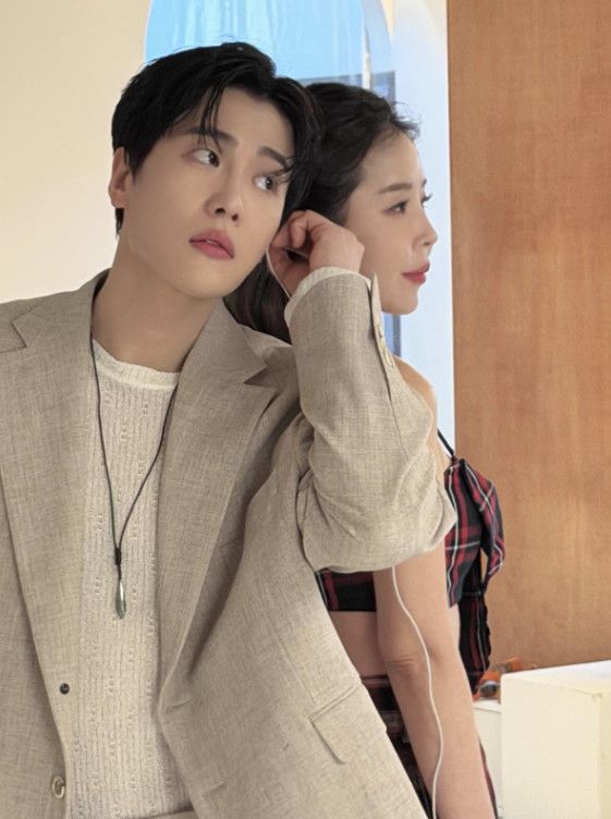 '5월 결혼' 신지, 과감 민소매 노출 의상…♥문원과 달달 화보 [N샷]