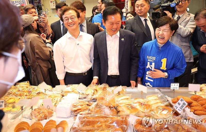 부산 부전시장 찾은 정청래·전재수 (출처=연합뉴스)