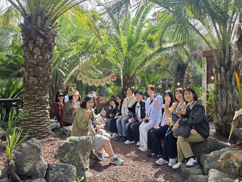 이번 문화예술 기행은 K-콘텐츠 인기를 제주 방문과 지역 소비로 연결하기 위한 프로그램이다. 참가자들은 촬영지와 제주 고유 문화를 체험한 뒤 사회관계망 서비스로 홍보 활동을 이어갔다. /사진=제주특별자치도 제공