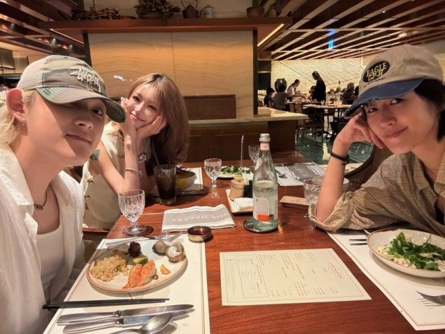 故최진실의 자녀인 최환희·최준희 남매와 홍진경. 출처=최준희SNS