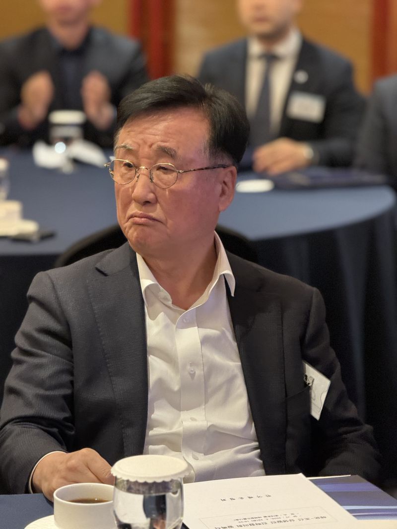 박정석 한국해운협회장이 28일 서울 롯데호텔에서 열린 '조선-해운 상생발전 전략협의회' 발족식에서 앉아있다. 사진=강구귀 기자