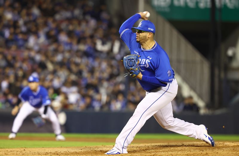 [서울=뉴시스] 황준선 기자 = 28일 서울 송파구 잠실야구장에서 열린 2026 KBO 리그 삼성 라이온즈와 두산 베어스의 경기, 6회 말 삼성 선발 후라도가 역투하고 있다. 2026.04.28. hwang@newsis.com