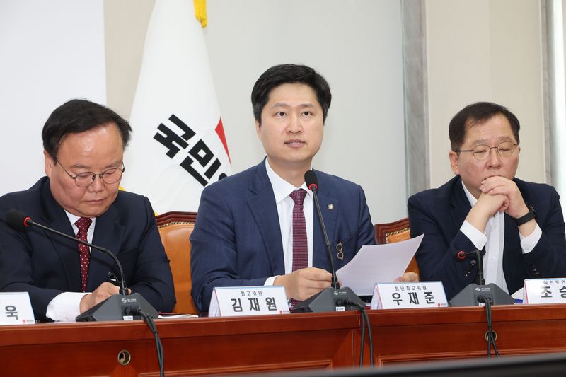 우재준 국민의힘 청년최고위원이 27일 여의도 국회에서 열린 최고위원회의에서 발언을 하고 있다. 사진=박범준 기자