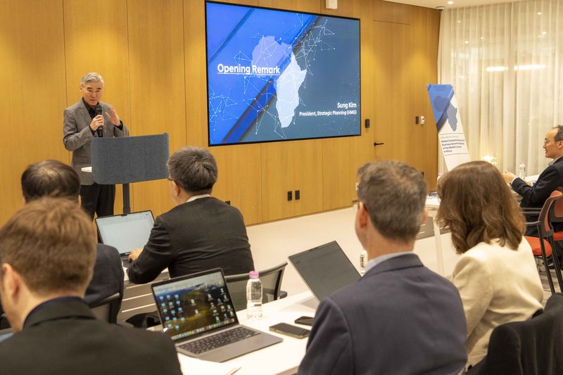 성 김 현대차그룹 전략기획담당 사장이 지난 28일 서울 서초구 본사 사옥에서 열린 'SOAS CSST 연구 성과 보고회'에서 인사말을 하고 있다. 현대차그룹 제공.