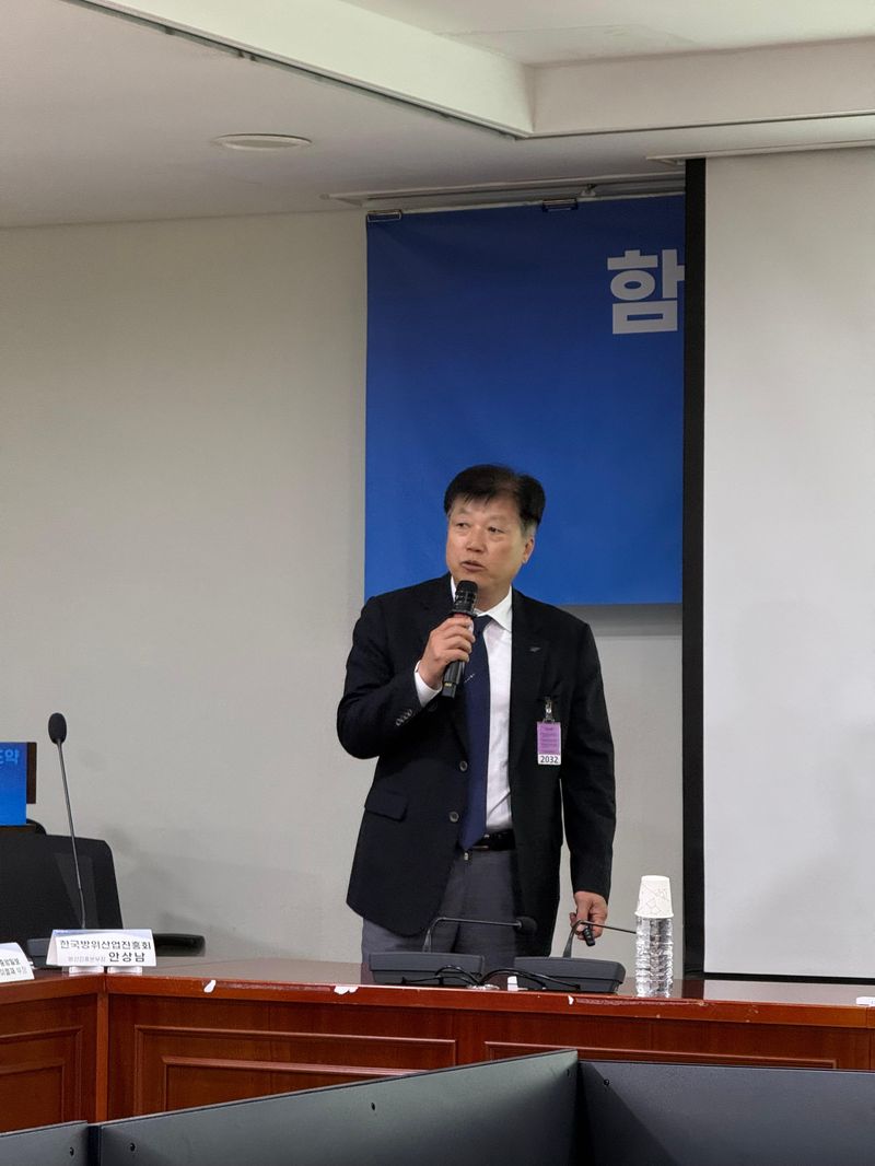 퍼스텍의 배경호 부사장이 29일 국회의원회관 제8간담회의실에서 열린 'K-방산 상생 생태계 구축을 위한 정책세미나'에서 발표를 하고 있다. 사진=강구귀 기자