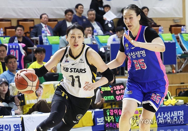 돌파하는 강이슬 (출처=연합뉴스)