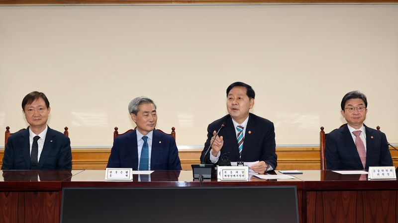 구윤철 부총리 겸 재정경제부 장관이 30일 서울 중구 은행회관에서 열린 확대거시경제금융회의에서 모두발언을 하고 있다. 사진=서동일 기자