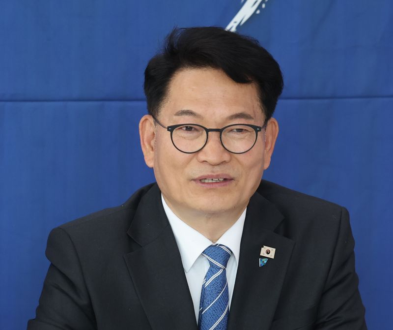 30일 오전 인천 연수구의 한 사무실에서 더불어민주당 김남준 계양을 예비후보의 후원회장으로 위촉된 송영길 전 대표가 기자들에게 발언하고 있다. 뉴시스