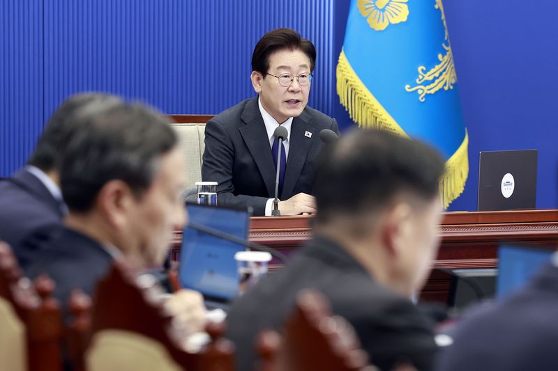 이재명 대통령이 30일 청와대에서 열린 수석보좌관회의에서 발언하고 있다. 뉴시스