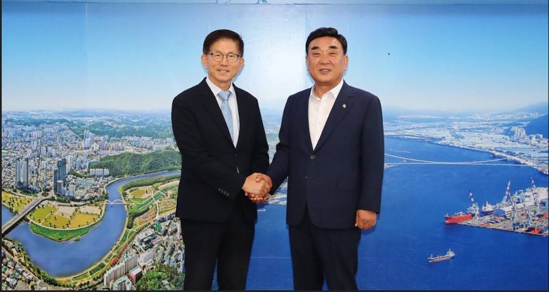 김두겸 국민의힘 울산시장 후보 선대위에 김문수 전 노동부장관이 명예선대위원장으로 30일 합류했다. 김두겸 예비후보 선대위 제공