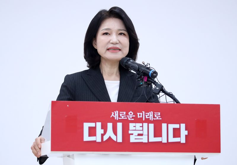 이진숙 전 방송통신위원장이 25일 오전 대구 수성구 국민의힘 대구시당에서 6·3 지방선거 대구시장 불출마를 선언하고 있다. 2026.4.25 ⓒ 뉴스1 공정식 기자