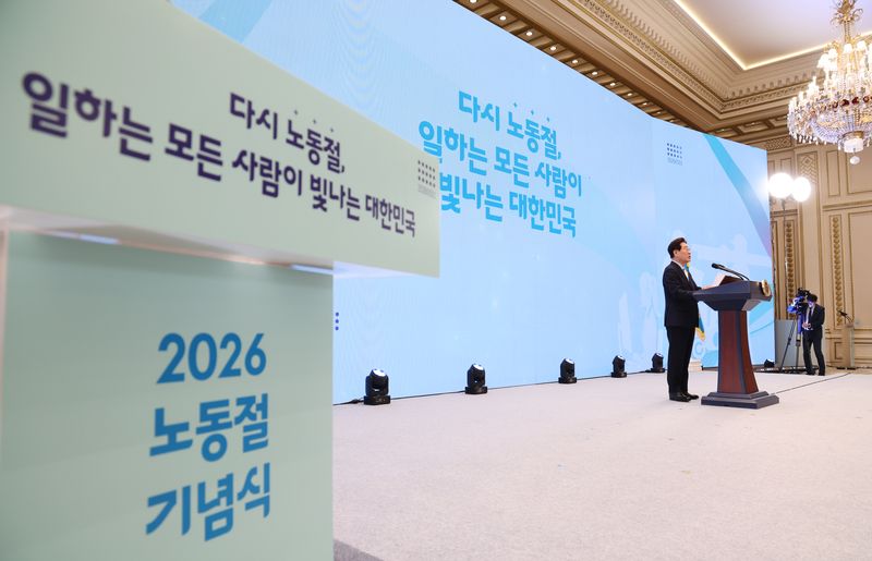 이재명 대통령이 1일 청와대 영빈관에서 열린 노동절 기념식에서 기념사하고 있다. 청와대가 노동절 기념식을 개최한 것은 사상 처음이다. 연합뉴스
