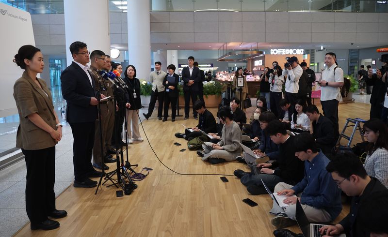 [인천공항=뉴시스] 권창회 기자 = 오창한 경찰청 마약범죄수사과장이 1일 인천국제공항 제2여객터미널에서 해외 마약공급책 최모씨 송환 관련 브리핑을 하고 있다. 2026.05.01. kch0523@newsis.com