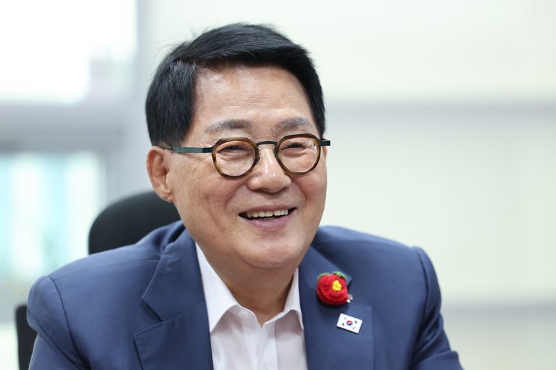 22대 국회 하반기 국회의장 출마를 선언한 박지원 더불어민주당 의원이 30일 서울 여의도 국회 의원회관에서 뉴스1과 인터뷰를 하고 있다. ⓒ 뉴스1 신웅수 기자