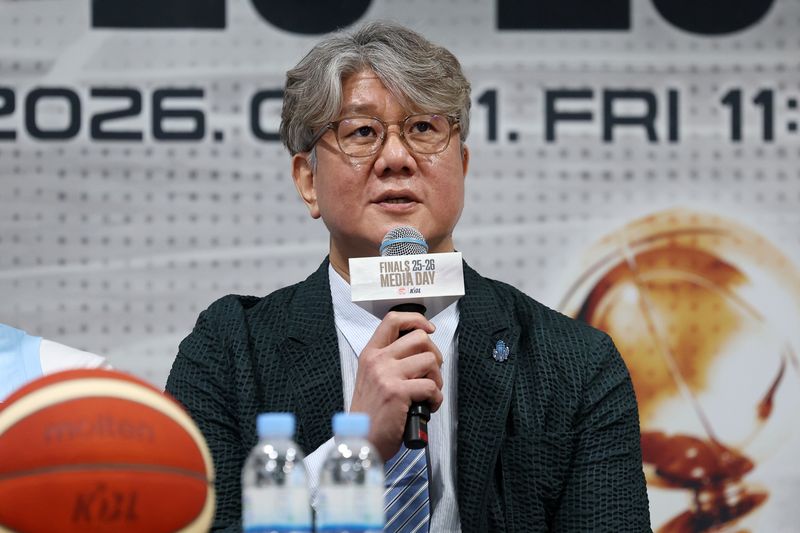 [서울=뉴시스] 조성우 기자 = 손창환 소노 감독이 1일 서울 강남구 KBL센터에서 열린 2025~2026시즌 LG전자 프로농구 챔피언결정전 미디어데이에서 출사표를 밝히고 있다. 2026.05.01. xconfind@newsis.com