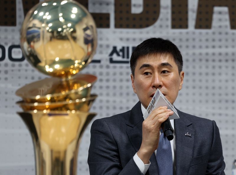 [서울=뉴시스] 조성우 기자 = 이상민 KCC 감독이 1일 서울 강남구 KBL센터에서 열린 2025~2026시즌 LG전자 프로농구 챔피언결정전 미디어데이에서 출사표를 밝히고 있다. 2026.05.01. xconfind@newsis.com