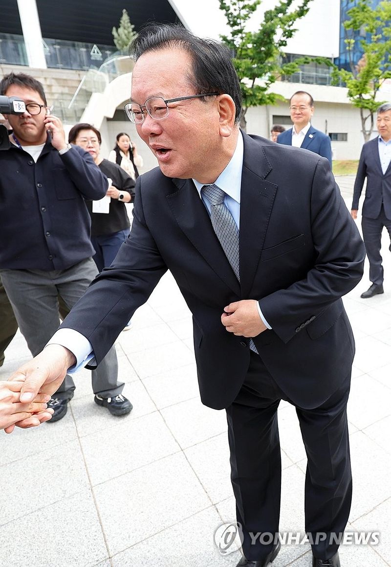노동절 행사 찾은 김부겸 (출처=연합뉴스)