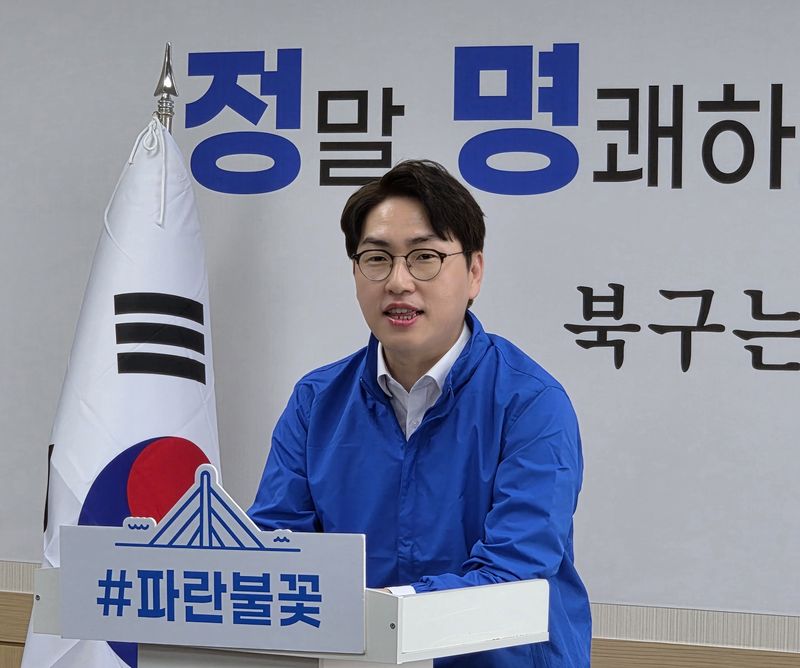 하정우 전 AI수석이 2일 정명희 부산 북구청장 예비후보 개소식에서 인사말을 하고 있다.(2026.5.2/뉴스1 ⓒ News1 임순택 기자)