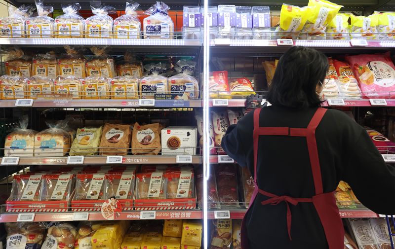 설탕&middot;밀가루 담합 잡았지만…빵&middot;케이크 등 가공식품 물가는 '제자리'