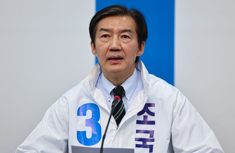 조국 조국혁신당 대표가 4월 27일 서울 여의도 국회에서 열린 조국혁신당 선거대책위원회 회의에서 모두발언을 하고 있다. 뉴스1