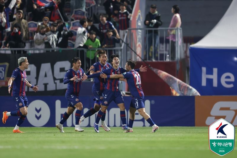 [서울=뉴시스] 프로축구 K리그2 수원FC의 최기윤. (사진=한국프로축구연맹 제공) *재판매 및 DB 금지