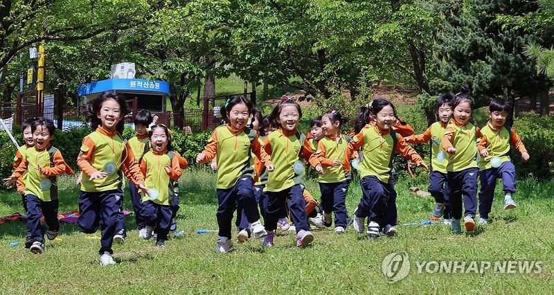 즐거운 어린이들 (출처=연합뉴스)
