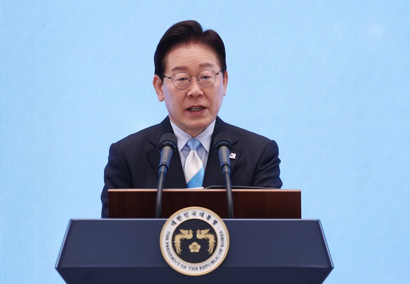 [서울=뉴시스] 고범준 기자 = 이재명 대통령이 1일 청와대에서 열린 2026 노동절 기념식에서 기념사를 하고 있다. (청와대통신사진기자단) 2026.05.01. bjko@newsis.com