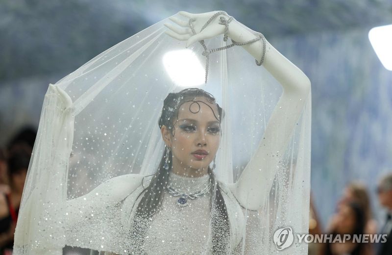 '멧 갈라' 참석한 그룹 블랙핑크 리사 (출처=연합뉴스)