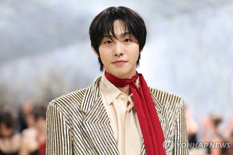 '멧 갈라' 참석한 배우 안효섭 (출처=연합뉴스)