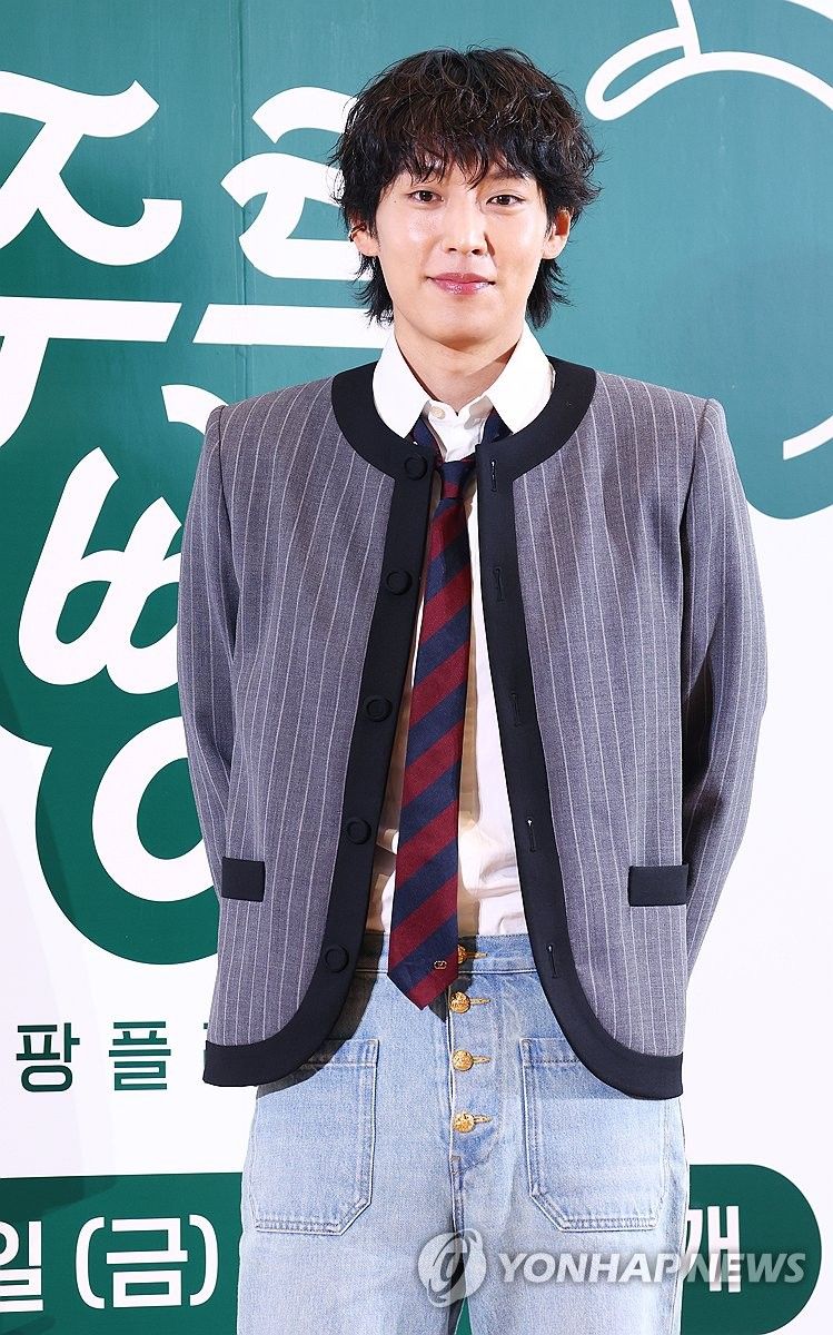 이기택, 수줍은 미소 (출처=연합뉴스)