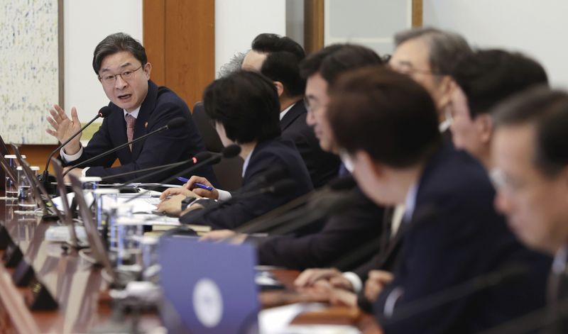 [서울=뉴시스] 최동준 기자 = 이억원 금융위원장이 6일 청와대에서 열린 국무회의에서 발언하고 있다. 2026.05.06. photocdj@newsis.com
