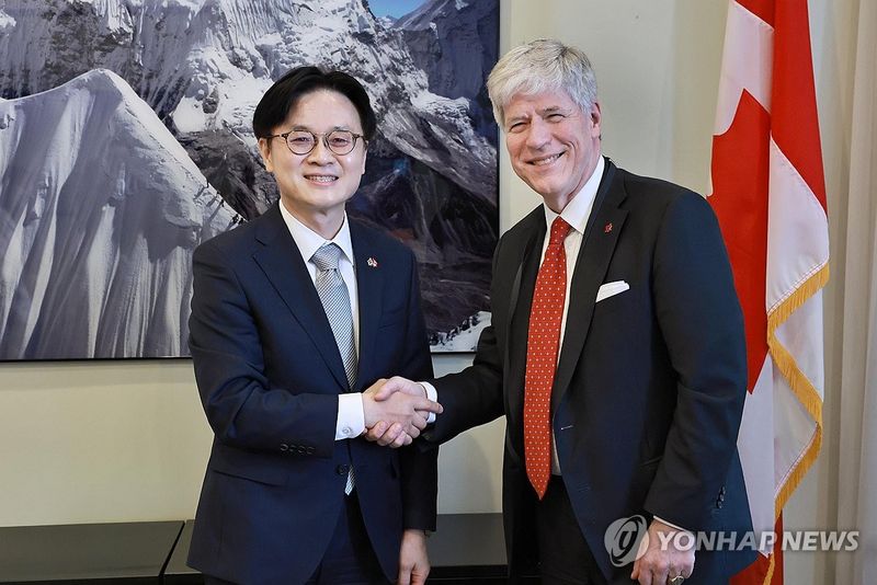 김정관 장관, 캐나다 에너지·천연자원부 장관 면담 (출처=연합뉴스)