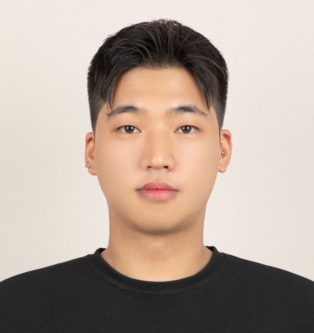 [제주=뉴시스] 4일 오후 제주시 한경면 판포포구 인근 해상에서 발생한 20대 익수사고 현장에서 초기 구조활동에 기여한 관광객 이우정(28)씨. 이씨는 이날 사고를 목격하고 입수해 익수자에게 구명환을 전달했다. (사진=제주소방안전본부 제공) 2026.05.06. photo@newsis.com