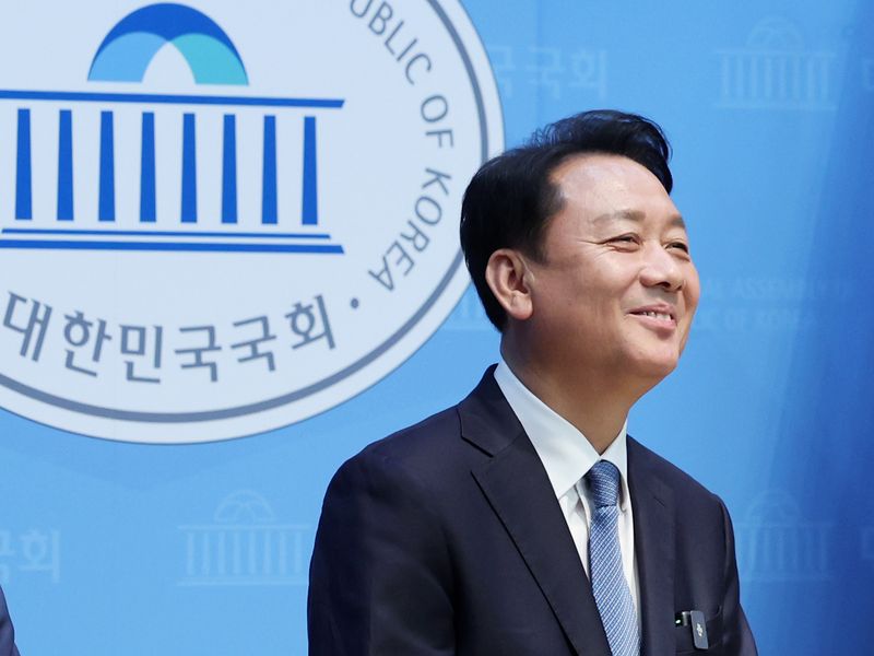이광재 국회 기자회견 모습