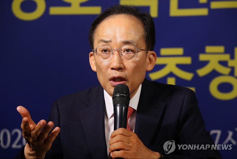 취재진 질문에 답하는 추경호 예비후보 (출처=연합뉴스)