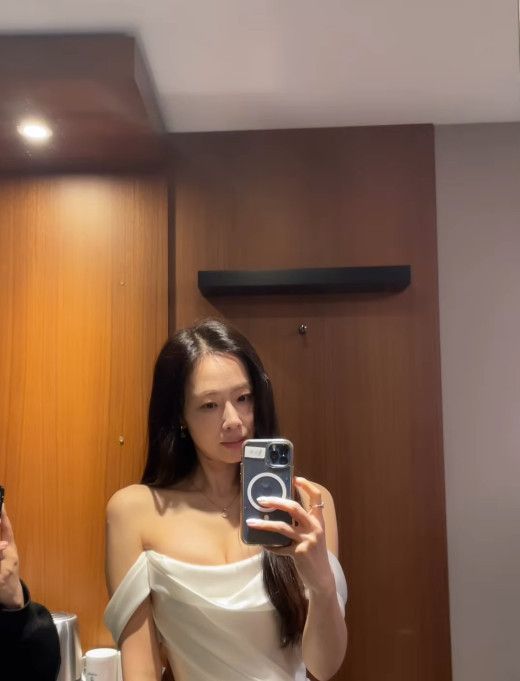 홍수현, 오프숄더 드레스 자태…글래머 몸매 자랑