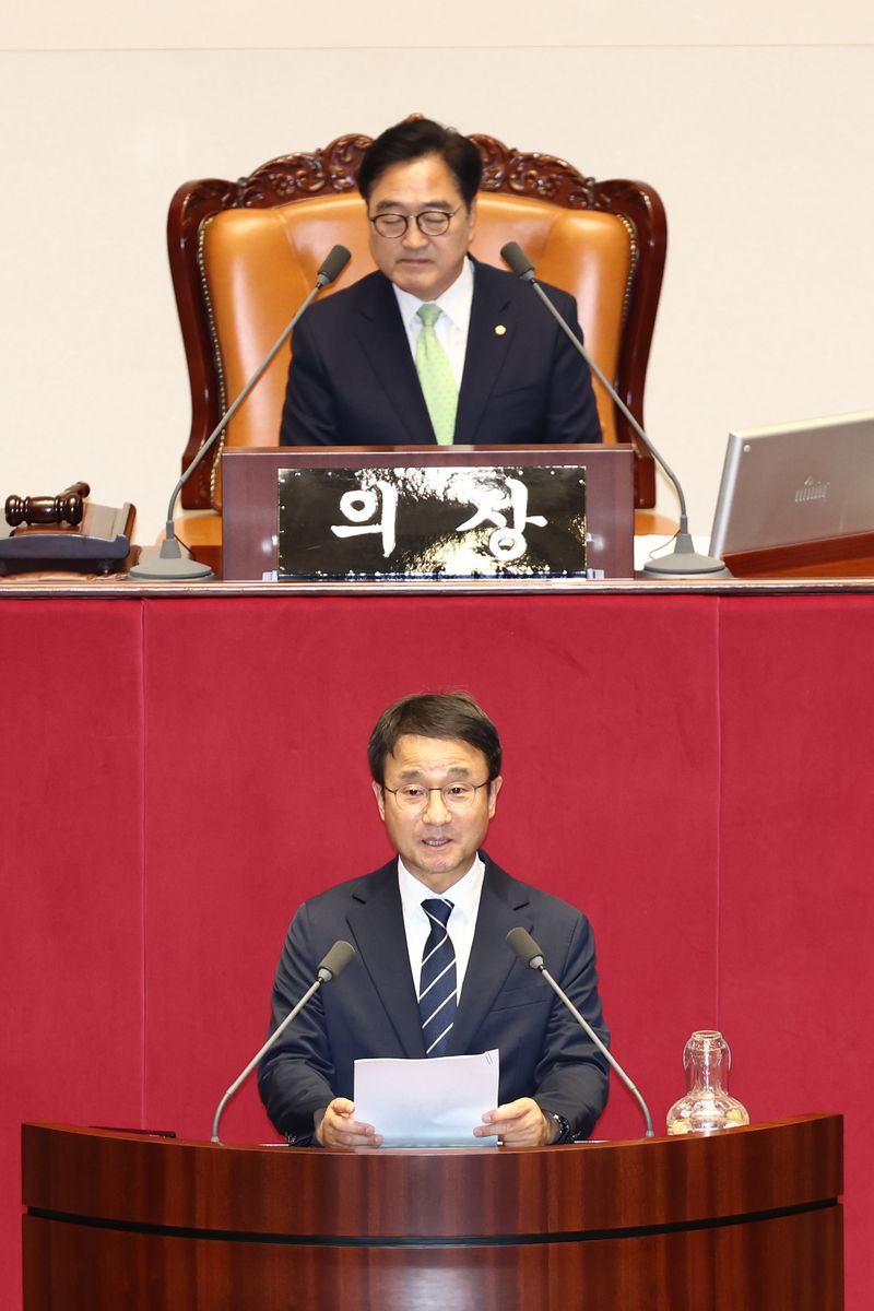 [서울=뉴시스] 고승민 기자 = 한병도 더불어민주당 원내대표가 7일 서울 여의도 국회에서 열린 제435회 국회(임시회) 제1차 본회의에서 대한민국 헌법 개정안에 대한 제안설명을 하고 있다. 2026.05.07. kkssmm99@newsis.com