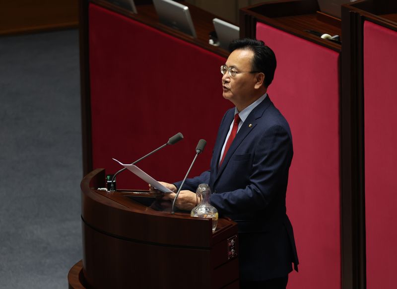 [서울=뉴시스] 김금보 기자 = 유상범국민의힘 원내운영수석부대표가 7일 오후 서울 여의도 국회에서 열린 제435회국회(임시회) 제1차 본회의에서 대한민국헌법 개정안에 대한 의사진행발언을 하고 있다. 2026.05.07. kgb@newsis.com