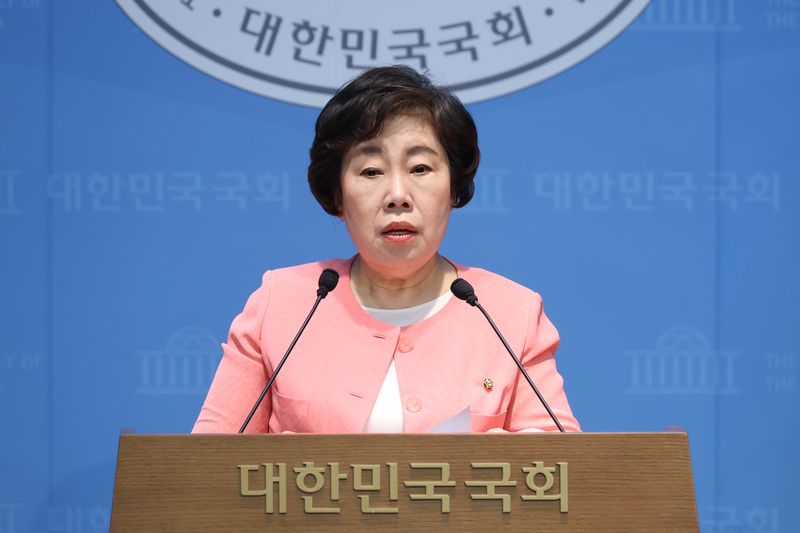 조배숙 국민의힘 의원이 8일 서울 여의도 국회 소통관에서 국회부의장 선거 출마 기자회견을 하고 있다. 뉴시스
