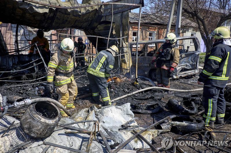 러시아 공격받아 파손된 하르키우 주택가 (출처=연합뉴스)