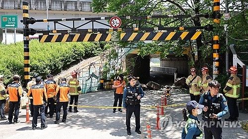 통제되는 낙석 사고 현장 (출처=연합뉴스)