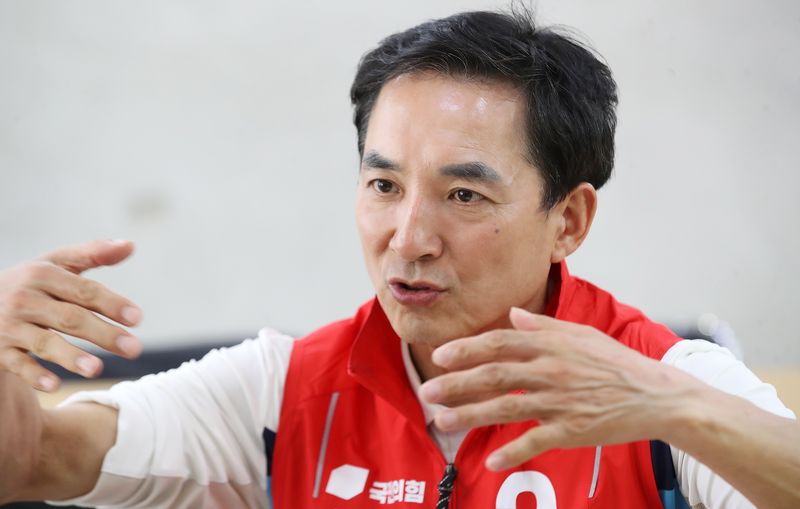 부산 북구갑 국회의원 보궐선거에 출마한 박민식 국민의힘 후보가 7일 부산 북구 선거사무소에서 뉴스1과 인터뷰를 하고 있다. 2026.5.7 ⓒ 뉴스1 윤일지 기자
