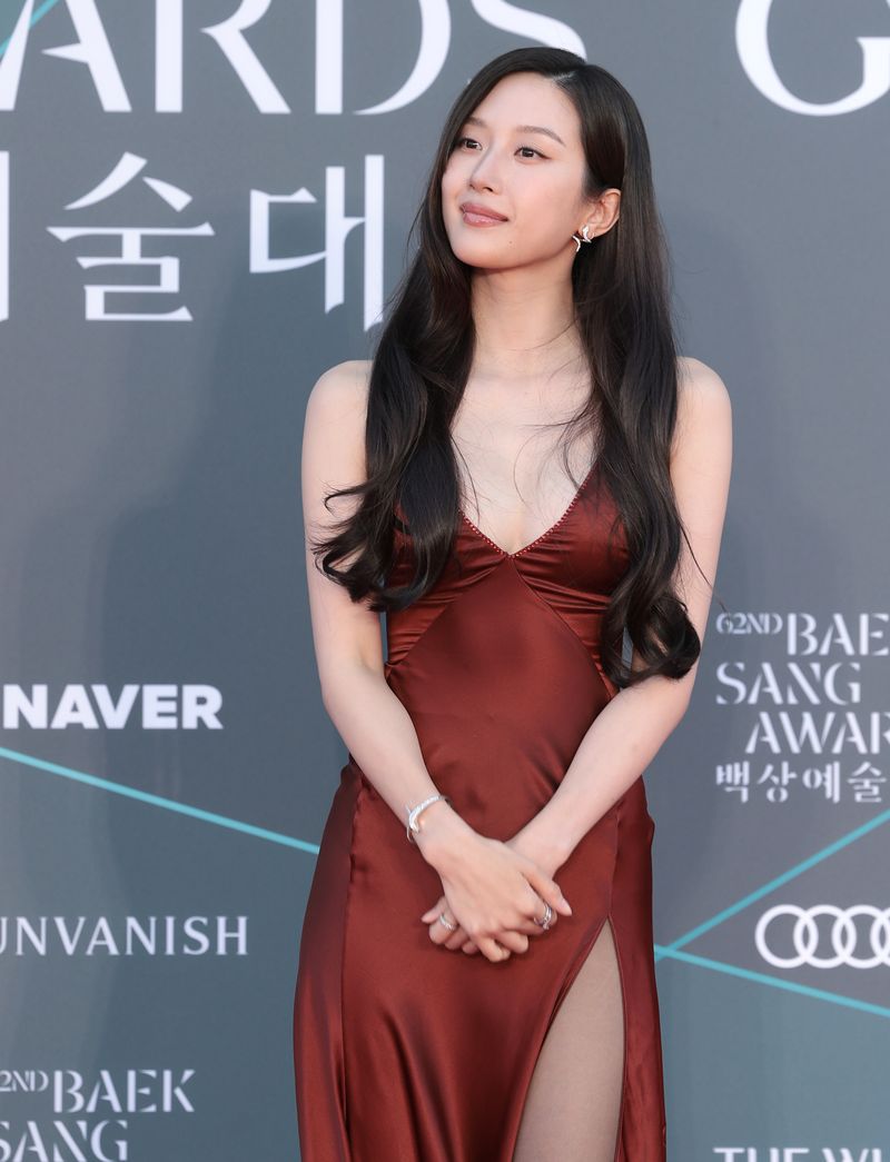 배우 문가영이 8일 서울 강남구 코엑스에서 열린 ‘제62회 백상예술대상’ 레드카펫 행사에 참석해 포즈를 취하고 있다. ⓒ 뉴스1 권현진 기자