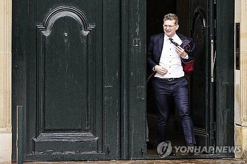 덴마크 연정 구성권을 부여받은 포울센 자유당 대표 (출처=연합뉴스)