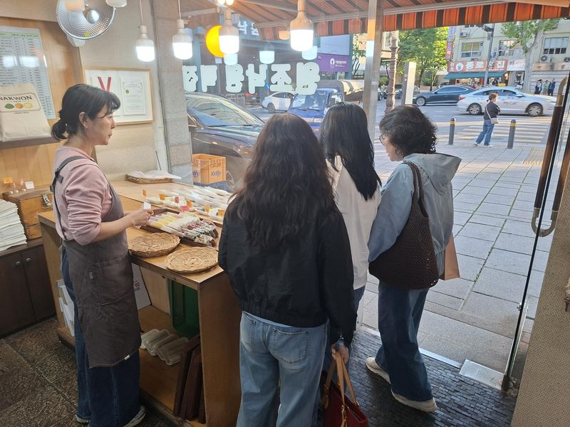 서울 종로구 낙원동 낙원떡집 내부 (출처=연합뉴스)