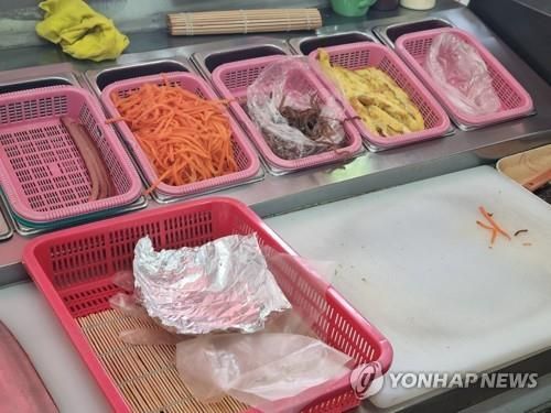 한 김밥집 조리대 (출처=연합뉴스)